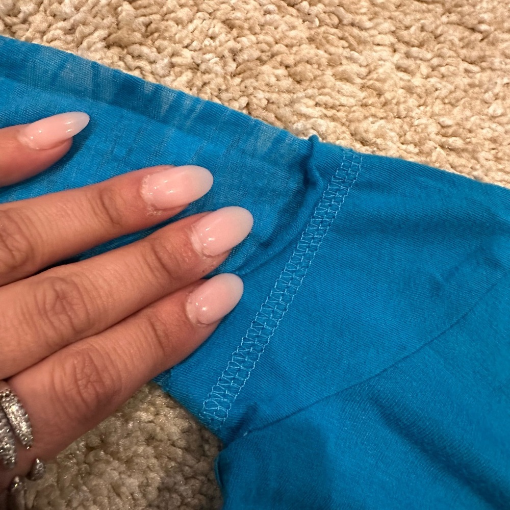 *Vintage* Denny’s!  Vibrant Blue Kids Long Sleeve Tee with Studded Love Design - Picture 5 of 6